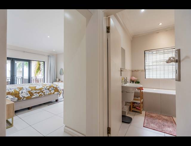 2 BEDROOM APARTMENT FOR SALE IN ESSENWOOD